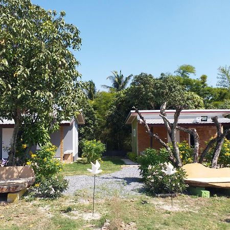 Hotel Baan Hin Sai Suay Nong Sarai Exterior foto