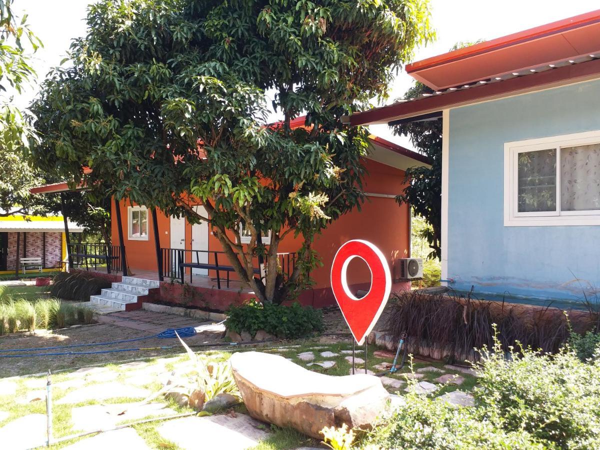 Hotel Baan Hin Sai Suay Nong Sarai Exterior foto