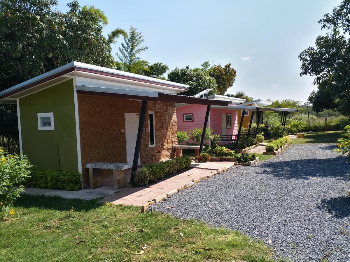 Hotel Baan Hin Sai Suay Nong Sarai Exterior foto